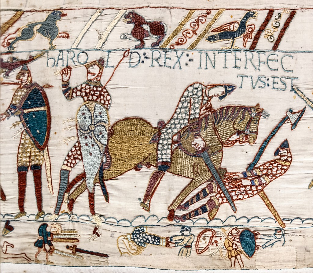 Tapisserie de Bayeux - Scène 57 : la mort du roi Harold à la bataille d'Hastings. Légende en latin : HIC HAROLD REX INTERFECTUS EST (Ici le roi Harold est tué)